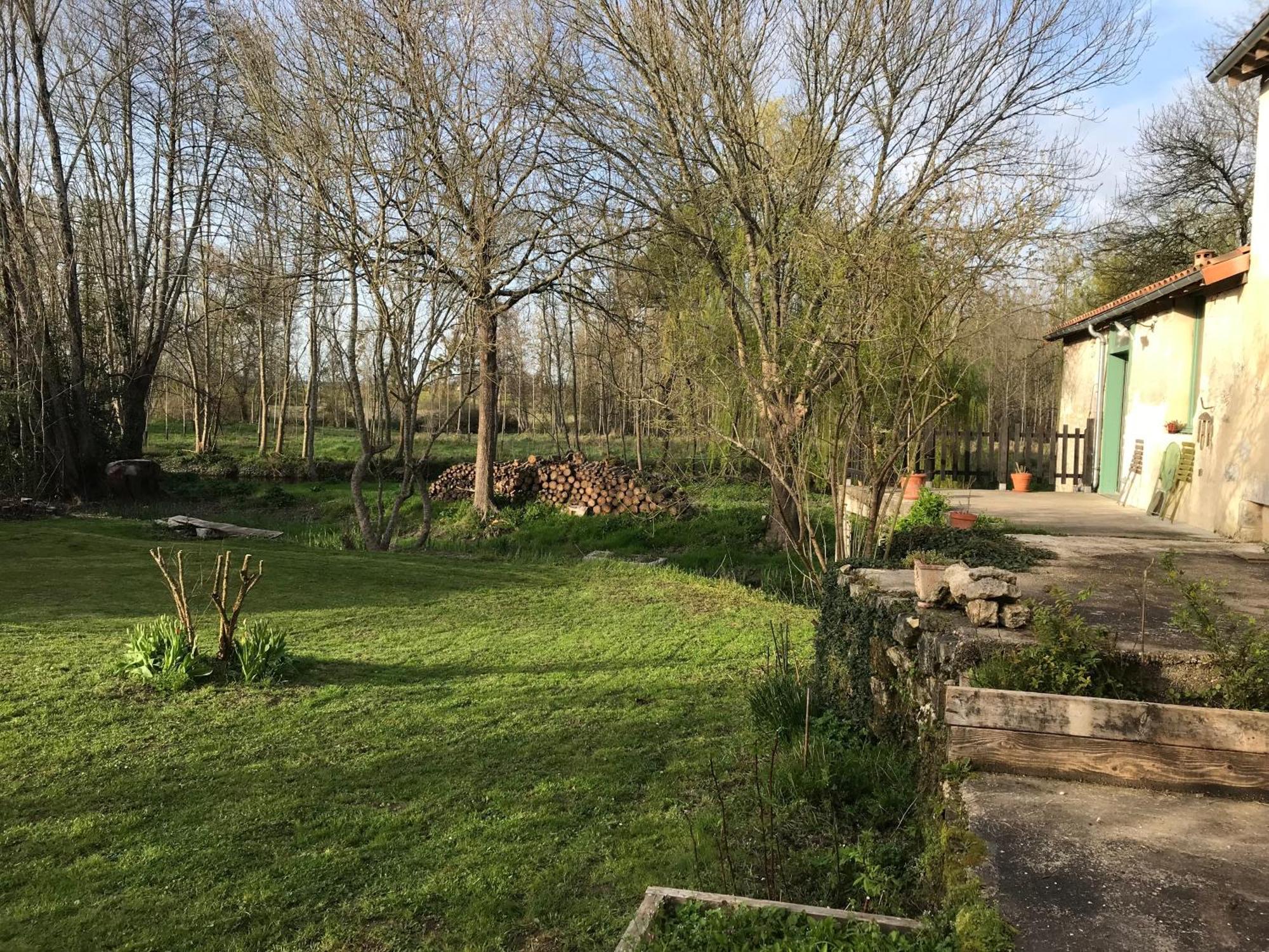 Ancien Moulin A Eau Sur La Seugne Apartment Mosnac  Bagian luar foto